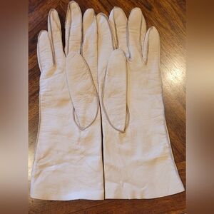 Ladies Cream Kidskin Leather Gloves. Size 6